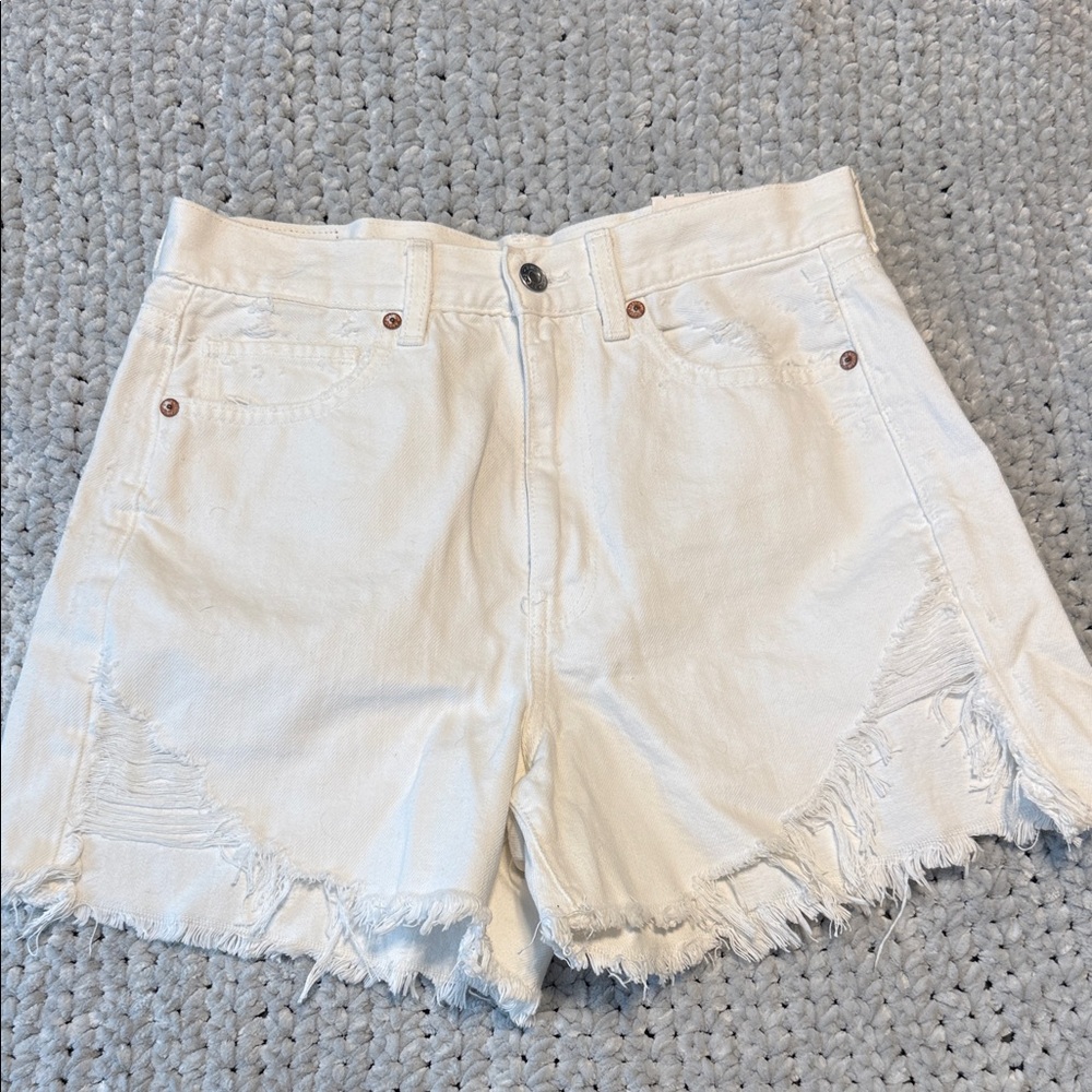 American Eagle - Highest Rise Mom Short - White